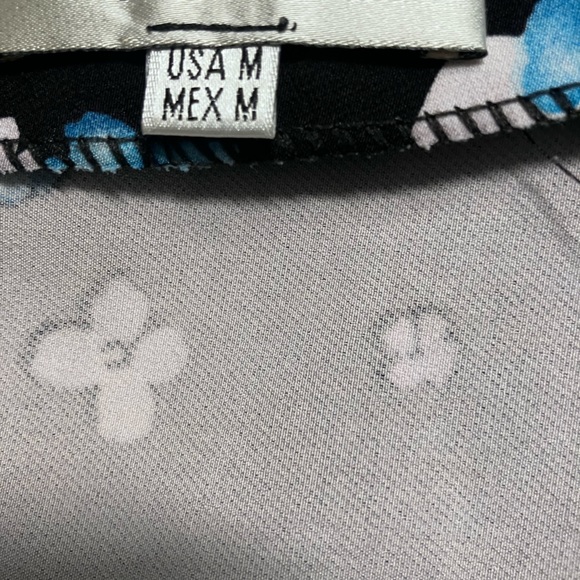 ANN MILLER wrap SKIRT size MED.- BLACK W/ FLOWERS. - Picture 4 of 7